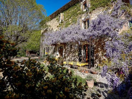 Bastide dans le Luberon